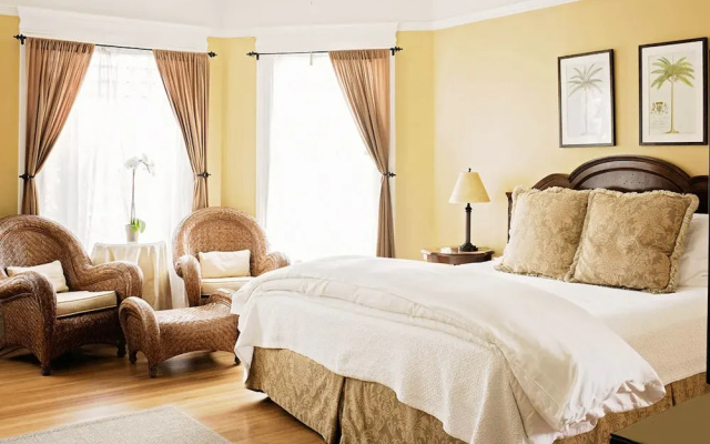 1 Bedroom Deluxe Suite
