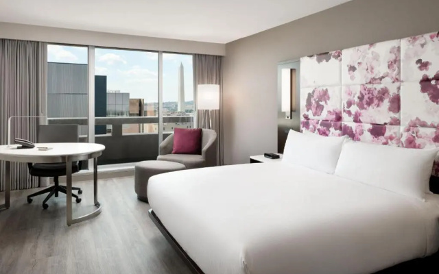 Deluxe Double room with city view