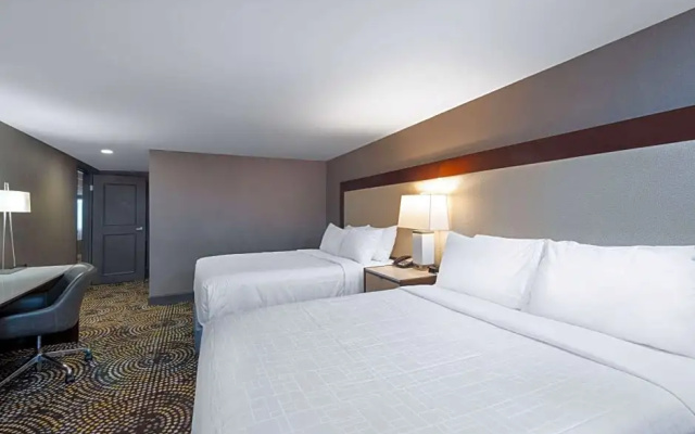 Deluxe Sextuple Suite