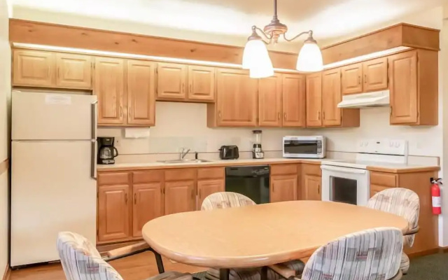 Deluxe Double Suite with mountain view