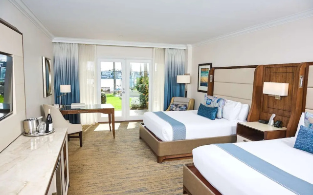 Premium Quadruple room with balcony and beachfront