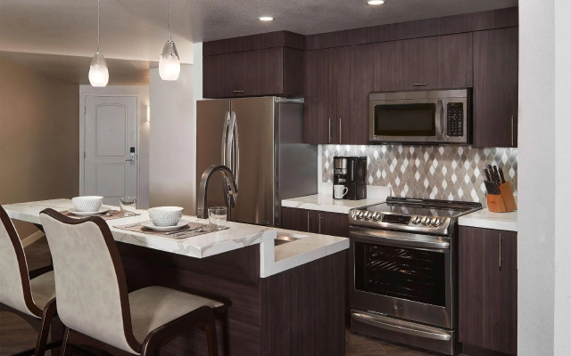 3 Bedrooms Sextuple Suite