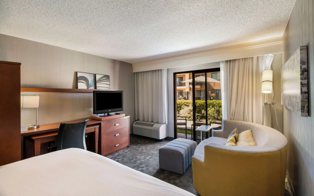 Deluxe Double room with pool view