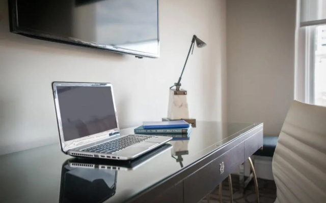 1 Bedroom Premium Double Suite