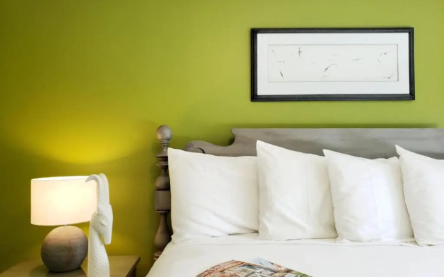 Deluxe Suite