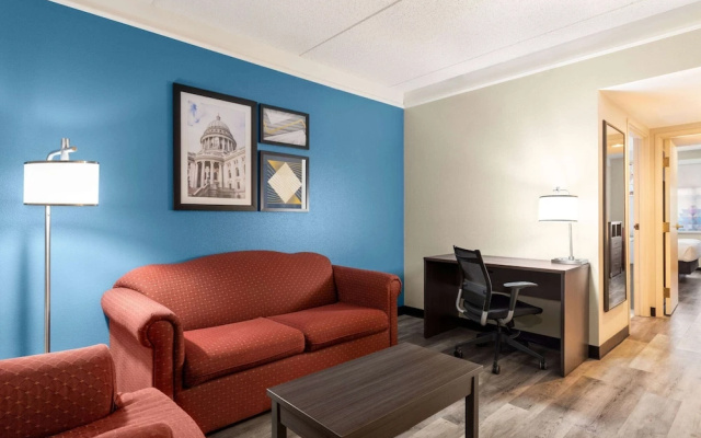 1 Bedroom Deluxe Suite