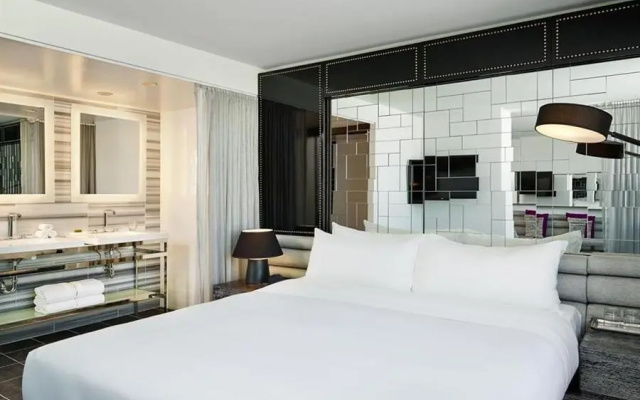 Standard room with lake view