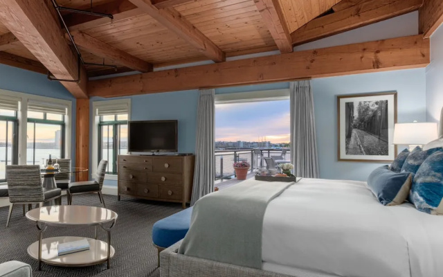 Deluxe Double room with balcony and with harbour view