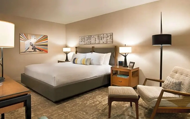 Double room with pool view