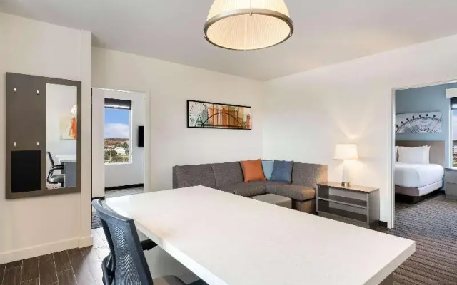 2 Bedrooms Suite
