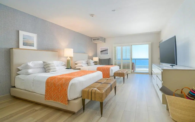 Standard Double room with partial sea view
