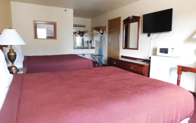 Standard Quadruple Basement room