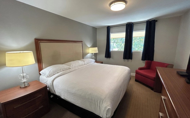 Sextuple Family Suite