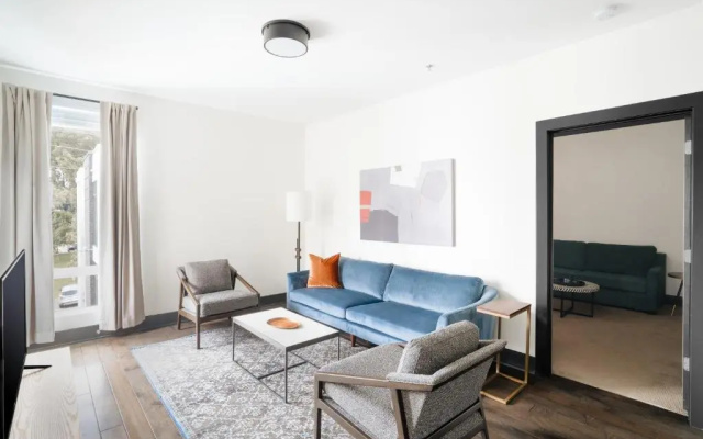 Deluxe Apartment