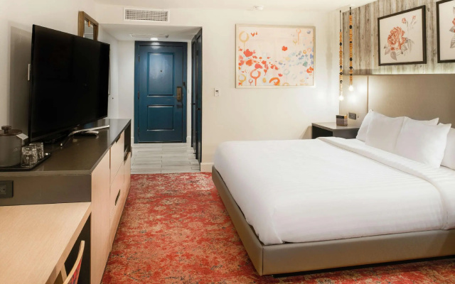 Double room with pool view