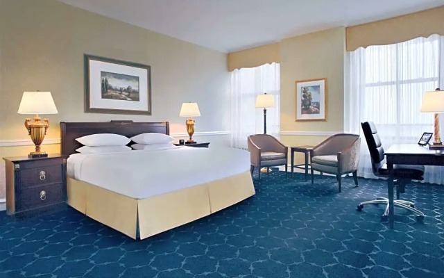 1 Bedroom GoldCoast Double Suite with lake view