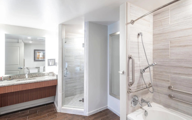 1 Bedroom Executive Double Suite with golf view