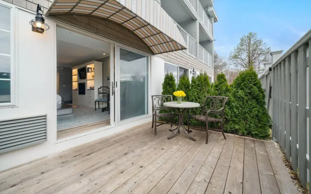 Luxury Double Basement room with water view