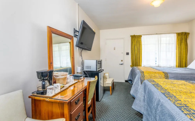 Economy Quadruple room with mountain view