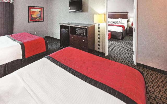 Deluxe Sextuple Family room
