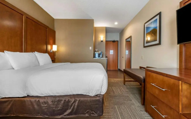 Suite with city view