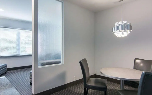 1 Bedroom Suite