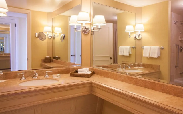 Suite with ocean view