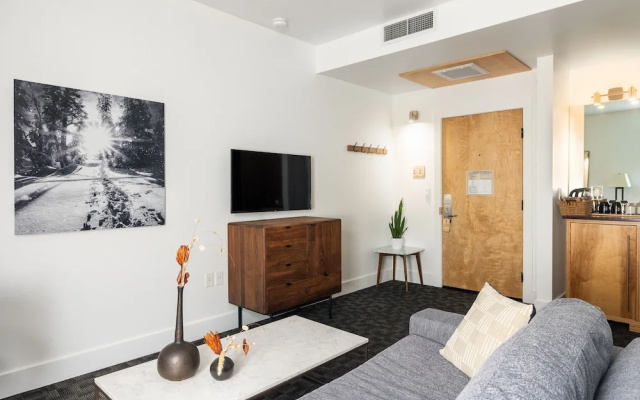 Quadruple Suite