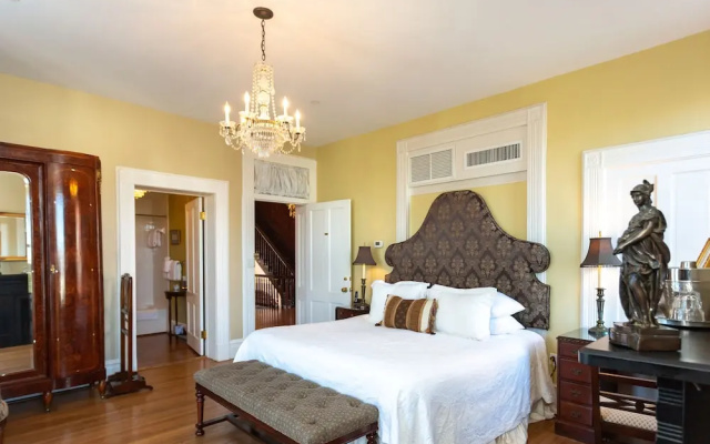 Grand room