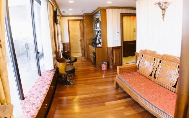 Suite with city view