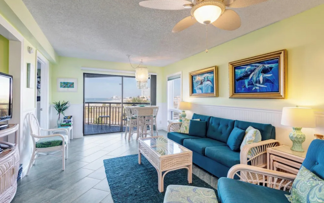 Deluxe room with balcony and with partial ocean view