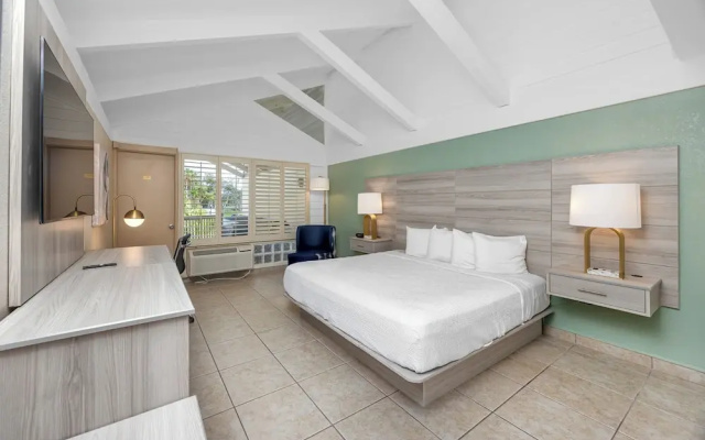 Standard Double room with balcony and with harbour view
