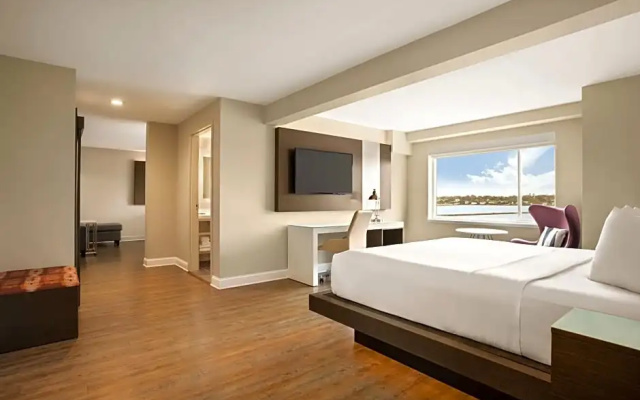 2 Bedrooms Executive Quadruple Suite with partial ocean view