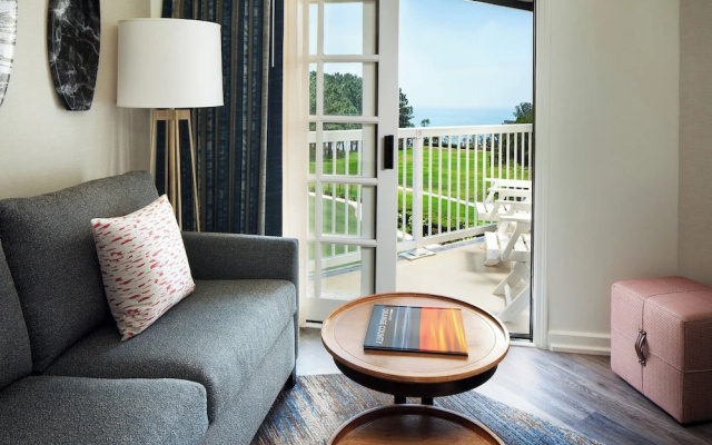 Standard Double room with balcony and with partial ocean view