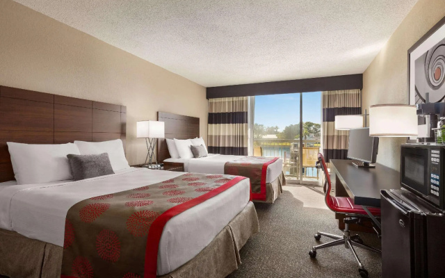 Standard Quadruple room with balcony and with water view