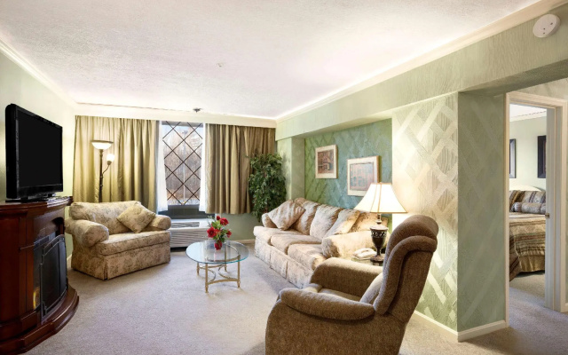 Deluxe Double Suite