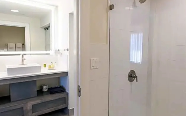 2 Bedrooms Sextuple Suite