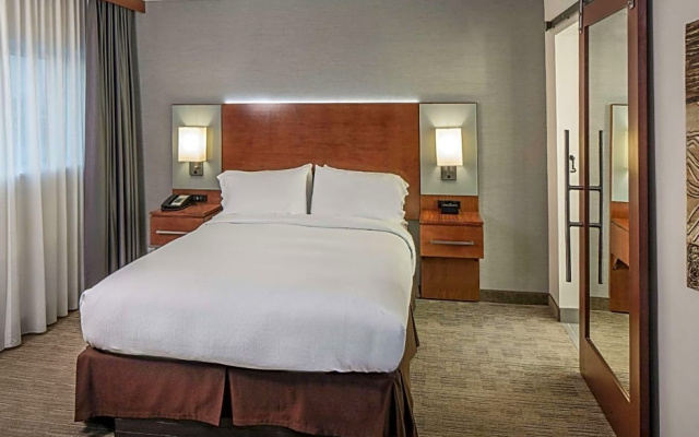 2 rooms Hearing Accessible Double Suite