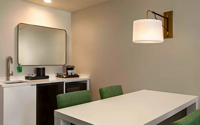 2 Bedrooms Sextuple Suite