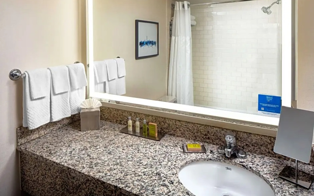 Suite with city view