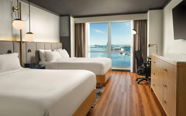 Standard Quadruple room with water view