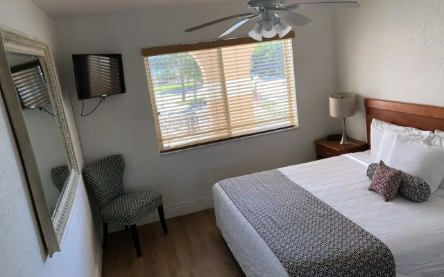 1 Bedroom Standard Suite with partial sea view