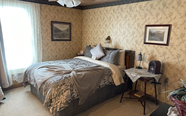 Economy room