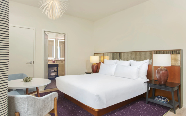 Standard Double room with city view