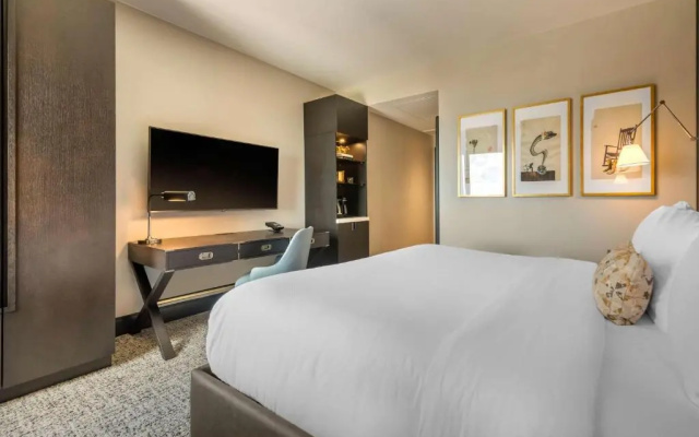Standard room with city view
