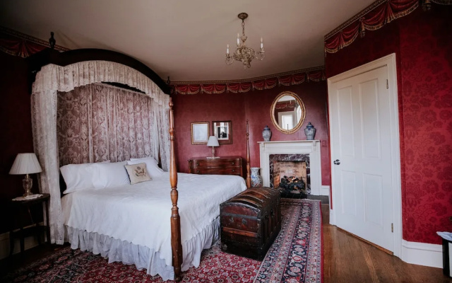 Premier room