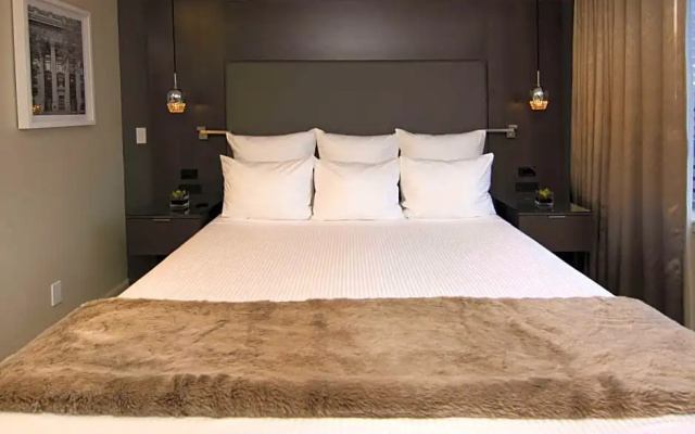 1 Bedroom Double Penthouse Suite with city view
