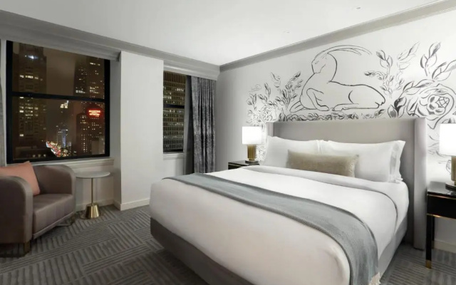 Standard Double room with city view
