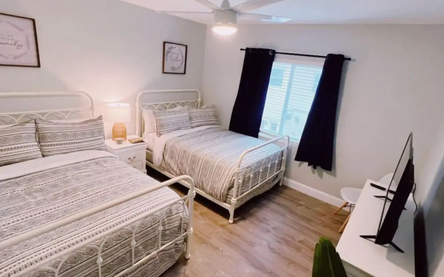 2 Bedrooms Apartment