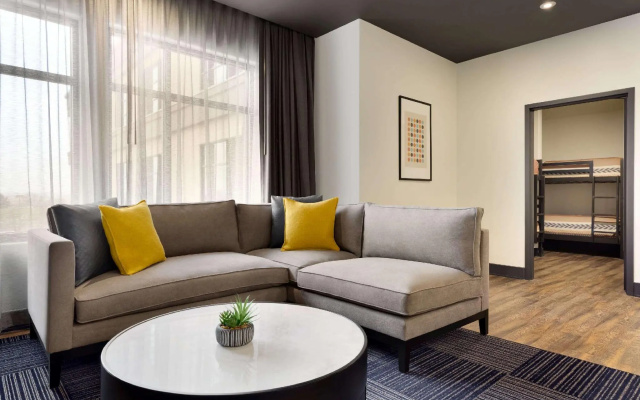 Quadruple Suite with park view
